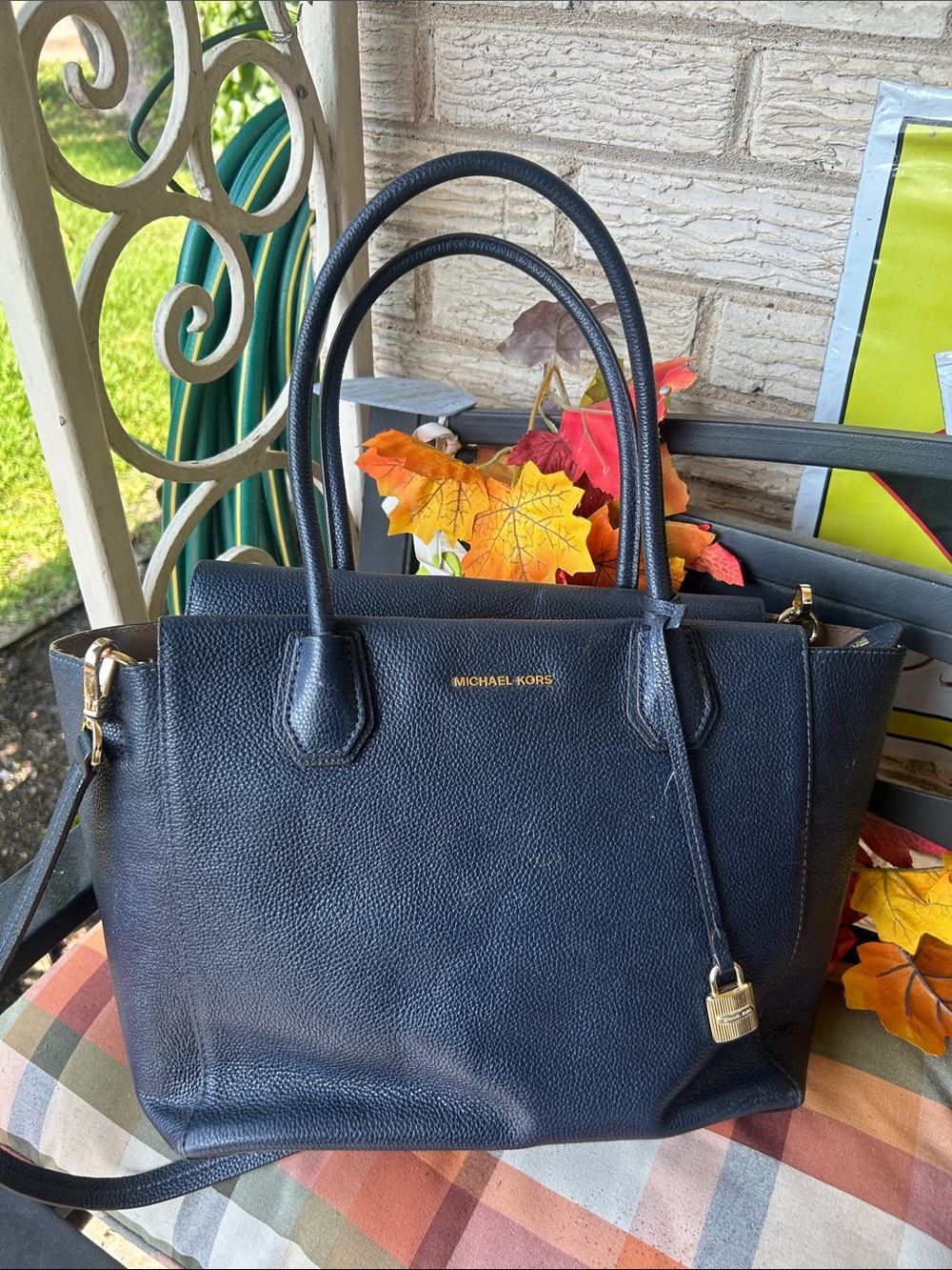 EUC Michael Kors Navy Pebbled Leather Tote with Gold Hardware
